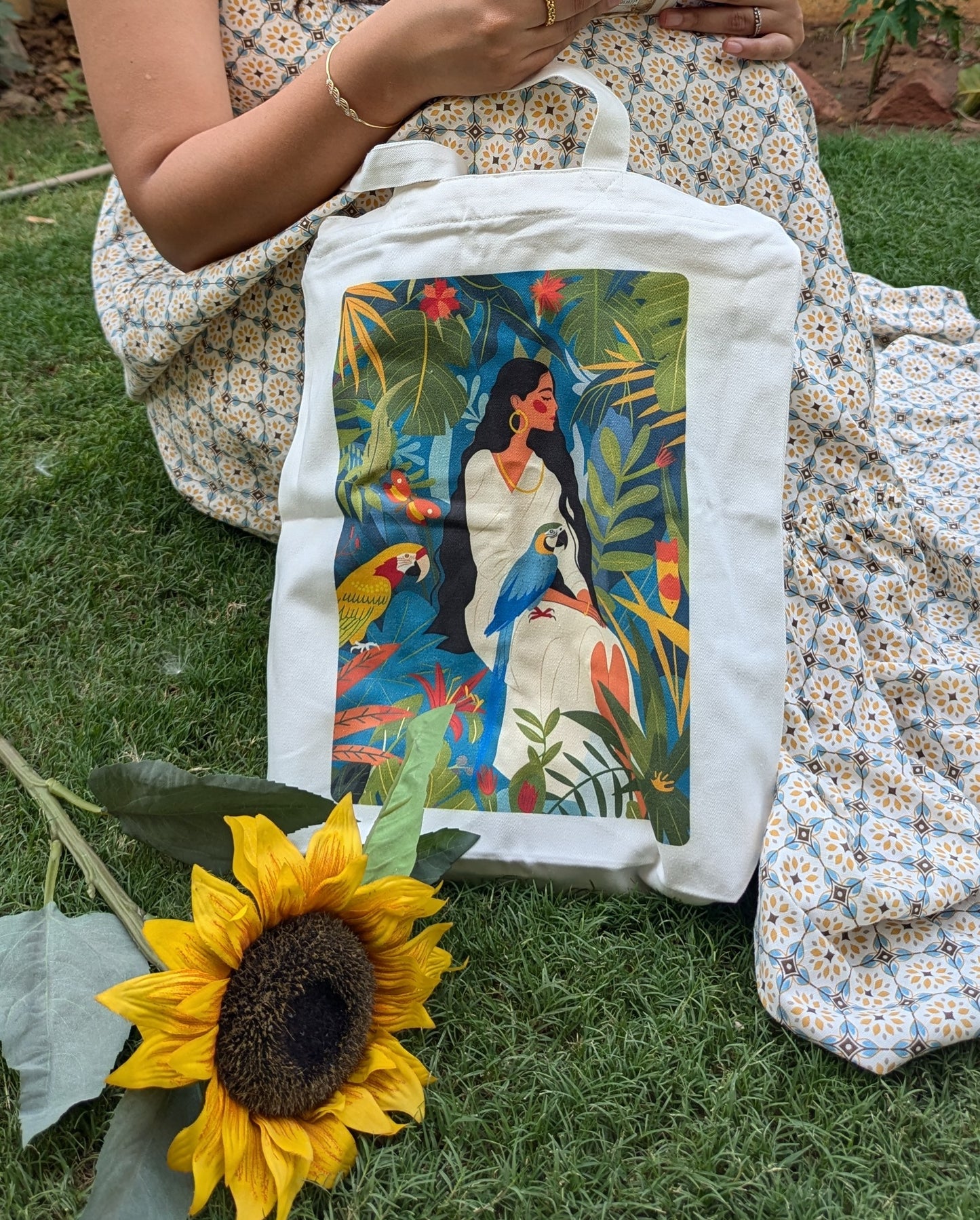 Woman of Paradise Zipped Tote Bag